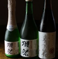 マスターこだわりの日本酒を豊富に取り揃えております。