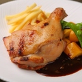 料理メニュー写真&nbsp;骨付き鶏もも肉ロースト　グリーンペッパーソース