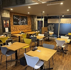 広々とした仕切りのないフロアで、開放感あふれる宴会をお楽しみいただけます。歓送迎会・忘年会・同窓会などに最適♪