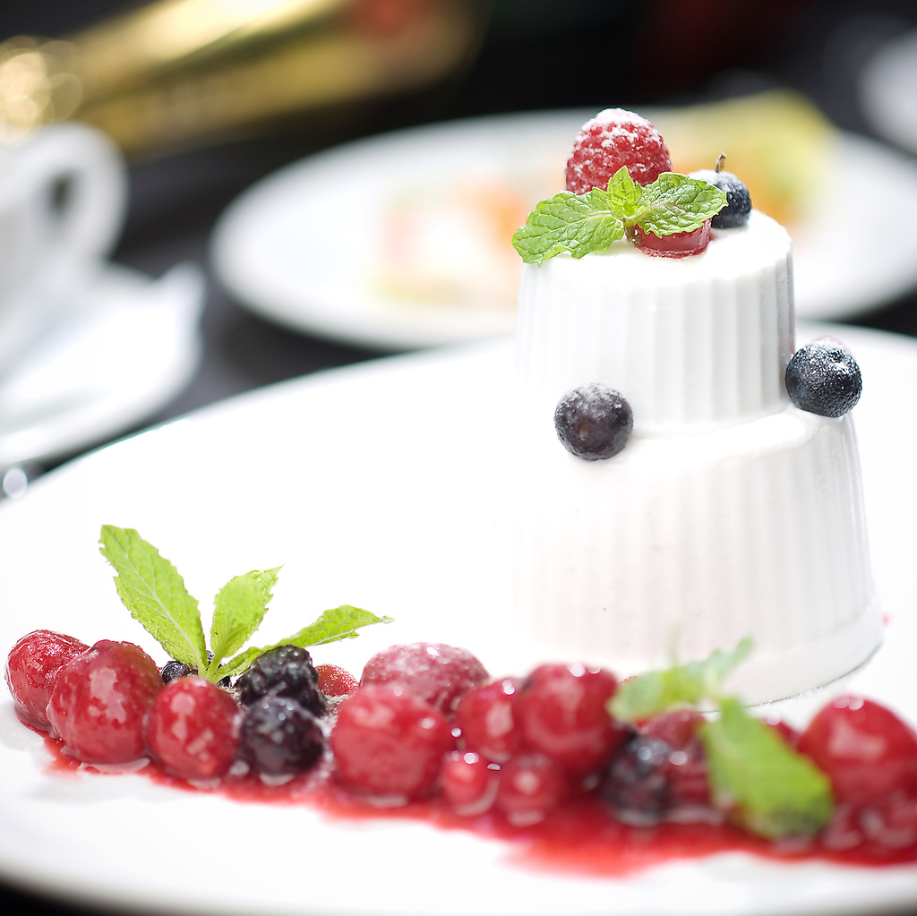 スパークリング＆特製ケーキ付全8品 アニバーサリーコース6000円☆