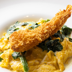 ホワイトソースオムライス