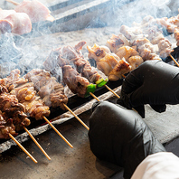 備長炭で香ばしさと旨み引き出す炉端焼きと串焼き