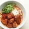 四川牛肉湯麺（刀削麺）／ピリ辛、牛肉つゆソバ（太麺）
