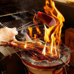 【カツオ藁焼き】新鮮なカツオを藁で香ばしく焼き上げました！燻製の香りが食欲をそそる※冬季はブリ