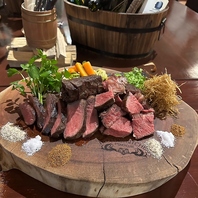 豪快な塊肉を最大限に柔らかく！赤身肉をご堪能下さい。