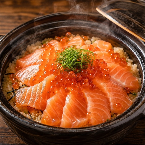落ち着いた店内で、こだわりの焼き串やお刺身、種類豊富なお酒が楽しめる和食居酒屋。