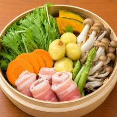 豚バラと季節野菜の蒸籠蒸し