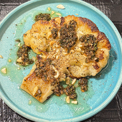 カリフラワーのグリル ナッツとスパイスのソース