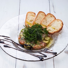 サーモンとアボカドのタルタル