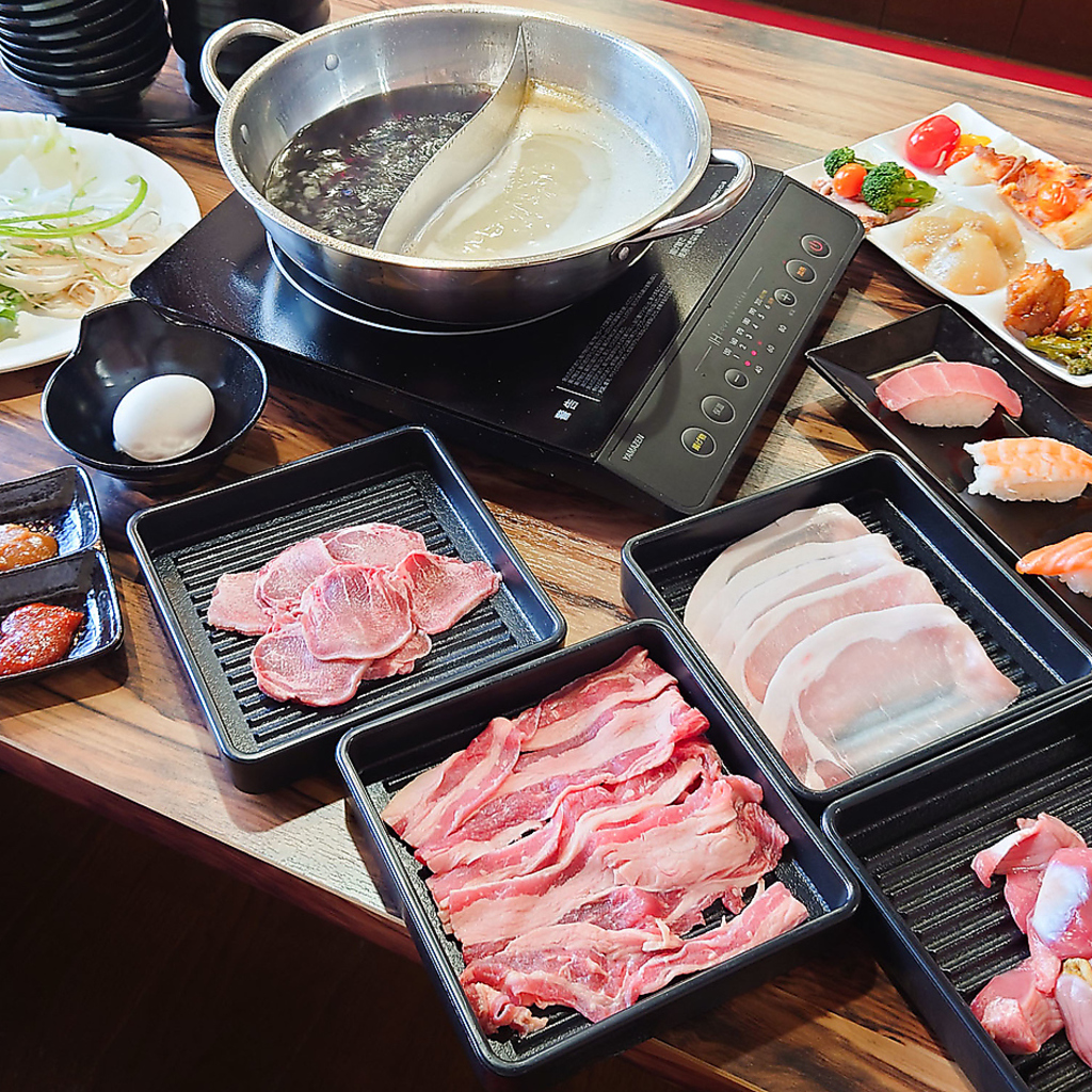 特選牛カルビや豚タンなどの肉+お寿司が食べ放題の豪華な飲み放題付きコースも！ご宴会やお祝いに◎