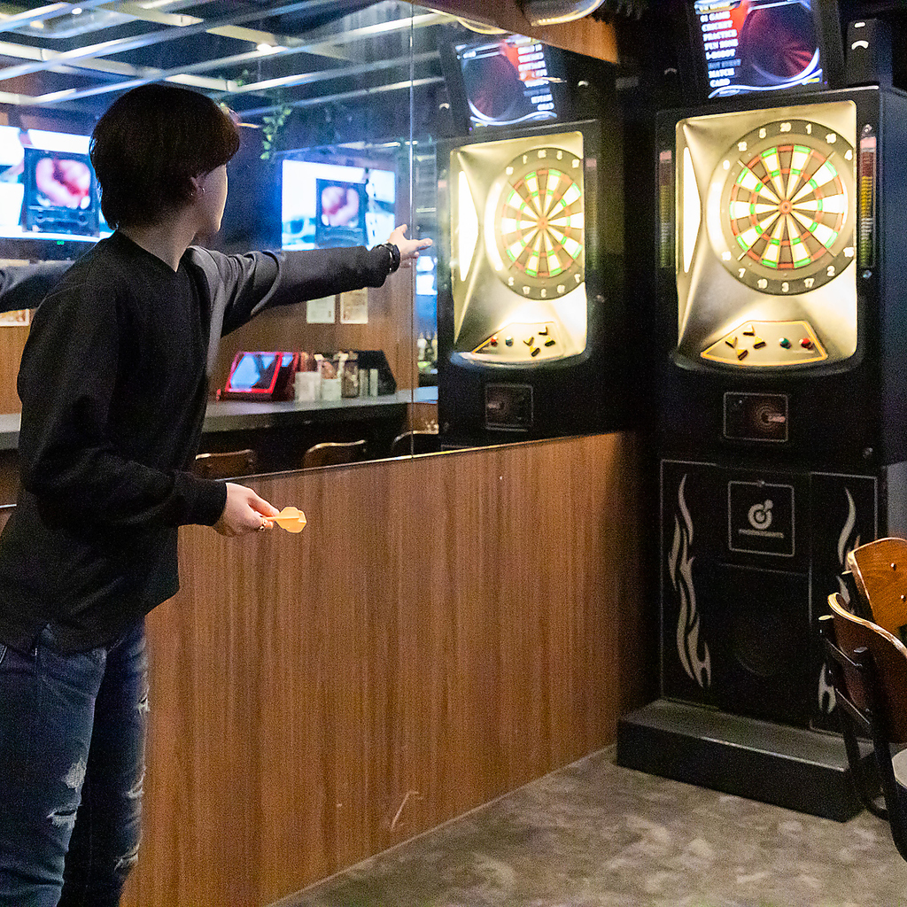 ダーツ、カラオケ、Nintendo Switch、トランプなどが遊び放題！ゲームで仲間と盛り上がりましょう♪