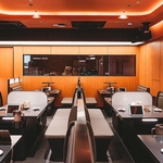 清潔感あふれる、広々としたボックス席をご用意。タブレット注文で、ゆったりとお食事が楽しめます◎