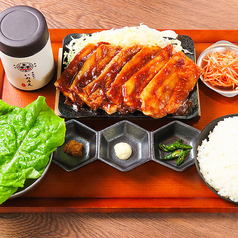 ボリュームたっぷり豚バラ定食