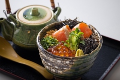 炙り鮭茶漬け いくらのせ