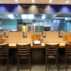 スープカレーを食べながら落ち着いた雰囲気をお楽しみいただけます♪ランチはもちろんお酒のご用意もございますので、仕事終わりにぜひお立ち寄りください★