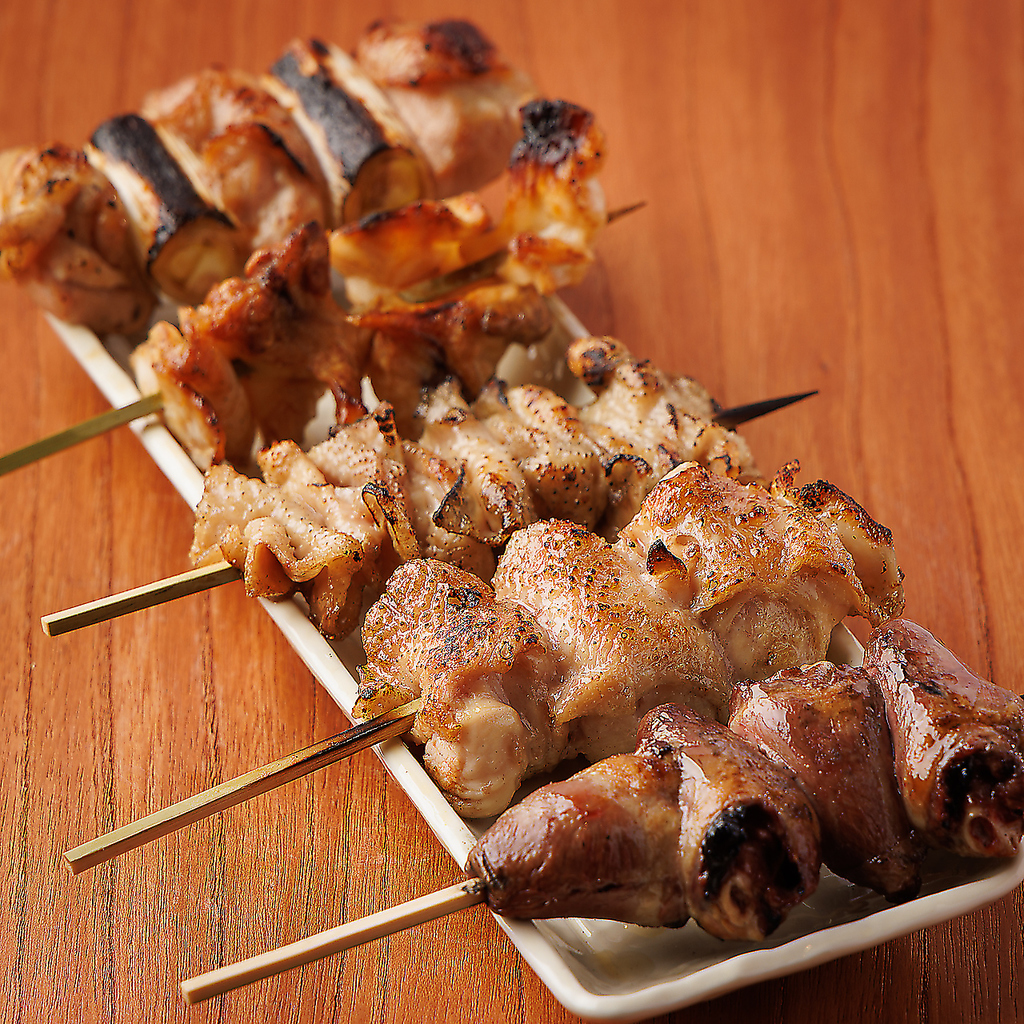 職人技で丁寧に下処理したとろけるレバーは、口の中でとろける舌触りと旨味がたまらないメニューです