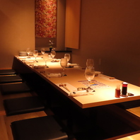 デートや接待、女子会など少人数から使える個室も完備