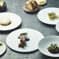 緑豊かな空間で味わうビストロノミースタイルのメニュー