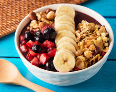 たっぷりバナナと4種のベリーのアサイーボウル Banana & 4 Kinds of Berry Acai Bowl