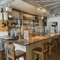 お一人様でも気軽にお立ち寄りいただけるよう、カウンター席をご用意しております。