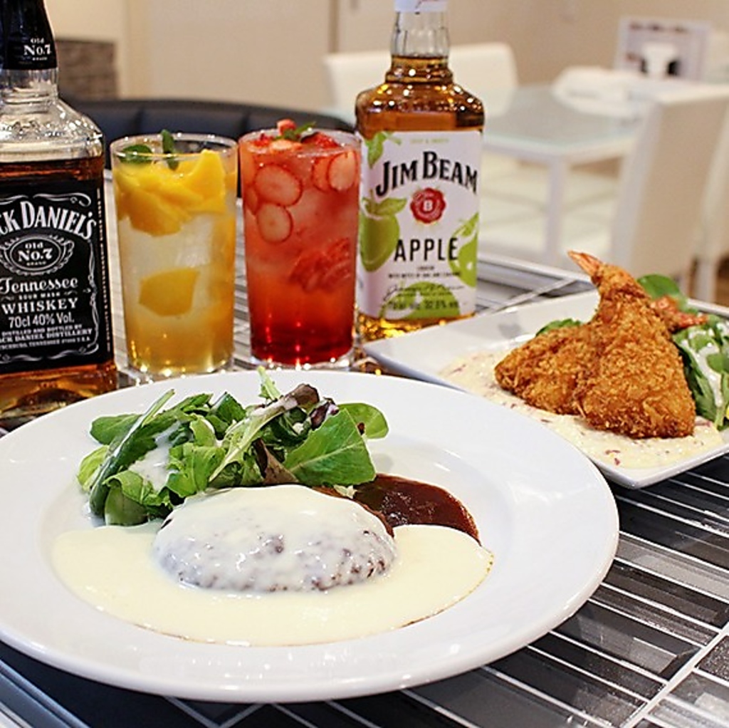 シェフが厳選した食材を使用し、季節感あふれるメニューを各種ご用意しております！