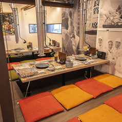 開放感あふれる明るい店内には、各種お集まりに最適なお座敷をご用意。女子会や合コン、同僚との飲み会など、様々なシーンでご利用いただけます。和気藹々と交流を深めながら味わう焼肉は絶品◎どなたでもお気軽にご来店ください。