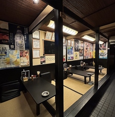 小上りは、4名席×3卓。　足を伸ばしてくつろげます。