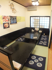 【お座敷席】会社宴会、地域の集まり、保護者会など、様々なシーンにご利用頂いております。お気軽にお問い合わせ下さい。総席数42席を完備！ご宴会最大35名様までOK！お客様の人数・シーンに合わせ、ご案内いたします！お席詳細・人数・ご予算など、お気軽にお問い合わせください！※写真は一例です