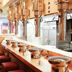 お隣同士で焼肉をお楽しみいただけるカウンター席もございます♪