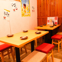 普段の飲み会から少人数さまのご宴会のご利用にオススメの掘り炬燵個室席を完備しております。ゆったりとしたテーブル席でお寛ぎください。お席だけのご予約や当日のご予約も受け付けております！東京駅での宴会・飲み会・歓迎会・送別会など様々なシーンでご利用下さい！