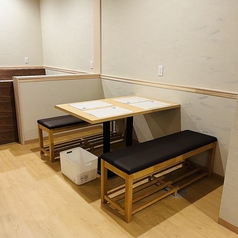 4名様まで座れるテーブル席