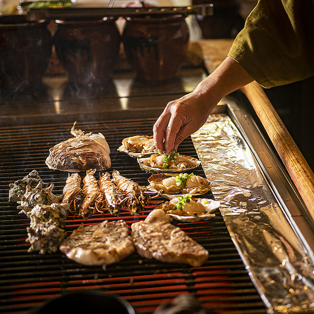 １階のカウンターでは目の前で焼き上げた『出来立て』をどうぞ！