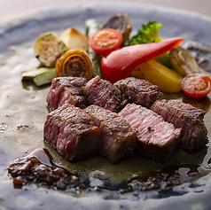 こだわりの肉料理は必食。