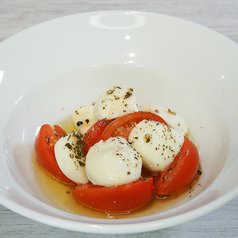 トマトとモッツアレラのカプレーゼ