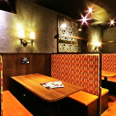 【2名様～4名様向けのテーブル席】お仕事帰りや少人数でのご宴会にぴったりなお席です。