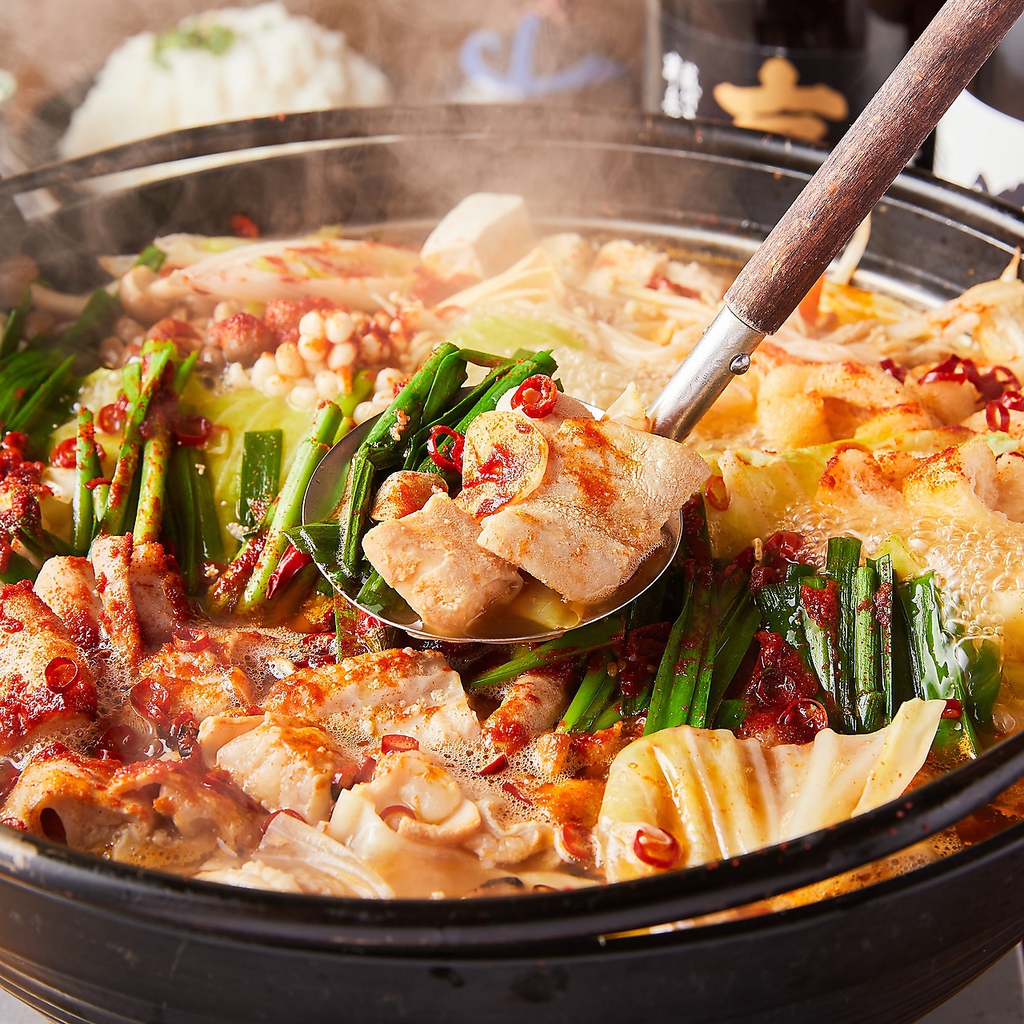 お肉や海鮮料理だけじゃない！多彩なお鍋は季節問わず人気の定番メニュー！