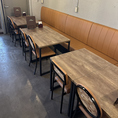 ぬくもりあるテーブル席をご用意しております。※こちらのテーブルは組み合わせて4~16名様にすることが可能です
