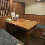 【小規模宴会に最適】使い勝手の良いテーブル席は連結させる事で、4～8名様までご利用いただけます！