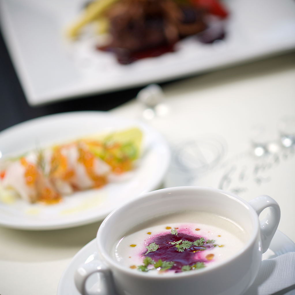 まさに！女子の特権!!全8品ボリューム満点なコースに飲み放題もついて4000円◎