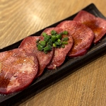 牛たんの中でも柔らかいタン元を使用した超希少部位「牛たんの大トロ」をぜひ！