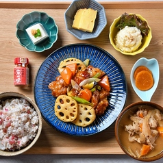 選べるメインおぼん／選べる麺とミニ丼