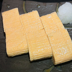 黄身が濃い卵で味も濃厚な「濃密の出汁巻き卵」は大人気な一品！