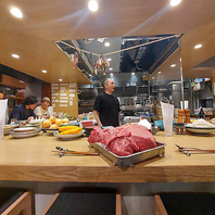 五感で楽しめる調理風景をお楽しみください