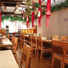 会社宴会、女子会、ご家族でのお食事など様々なシーンにご利用いただけるテーブル席です。