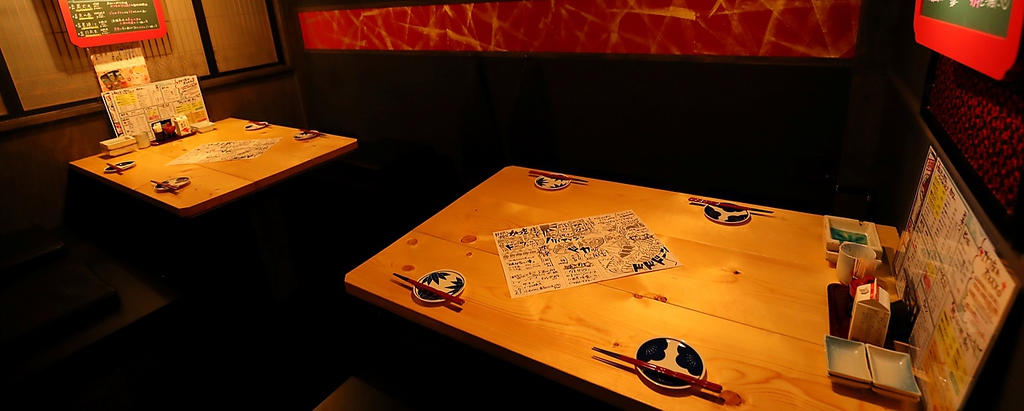 個室１F：6名テーブル席＆4名テーブル席　変形可能