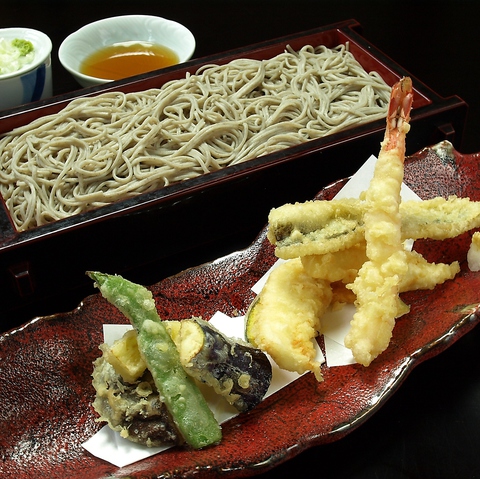 特上天ぷらせいろ〈大海老一本・穴子・魚介二点・野菜〉