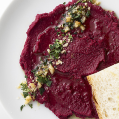 ビーツのフムスとカンパーニュ