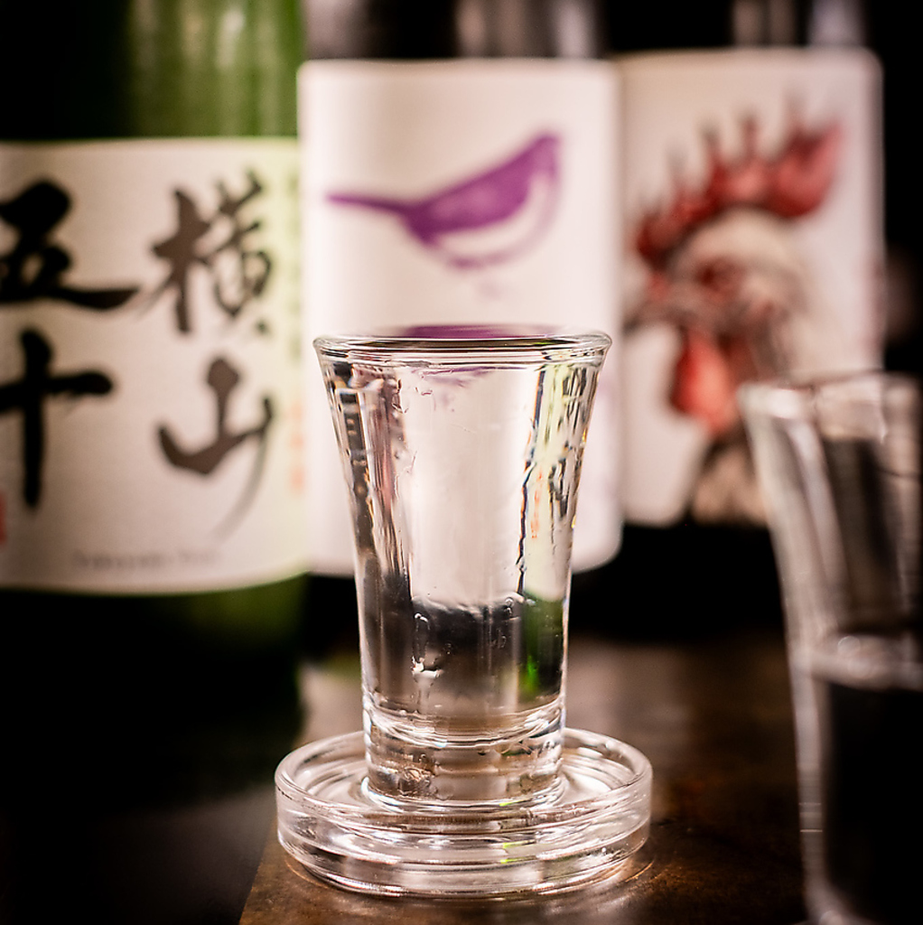 九州から東北まで、全国各地の銘酒を厳選して取り揃えました。個性豊かな地酒を幅広くご用意。