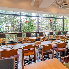 カウンター席を10席ご用意しております。