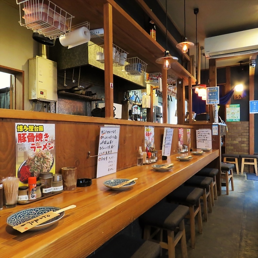 カウンター席は6名様までOK！スタッフとの会話も楽しめますよ♪